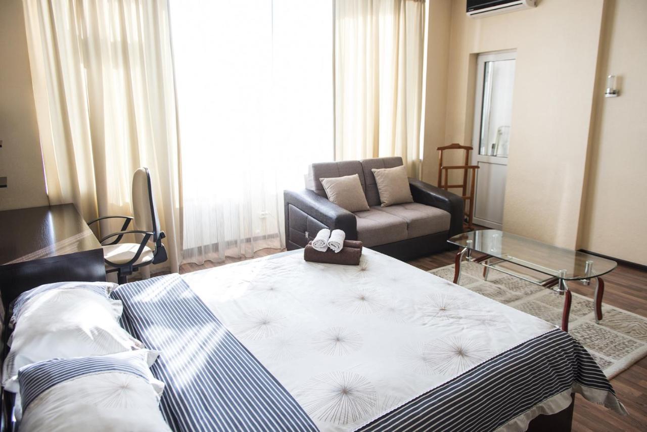 Apartment On Kunayeva 38 Шимкент Екстериор снимка