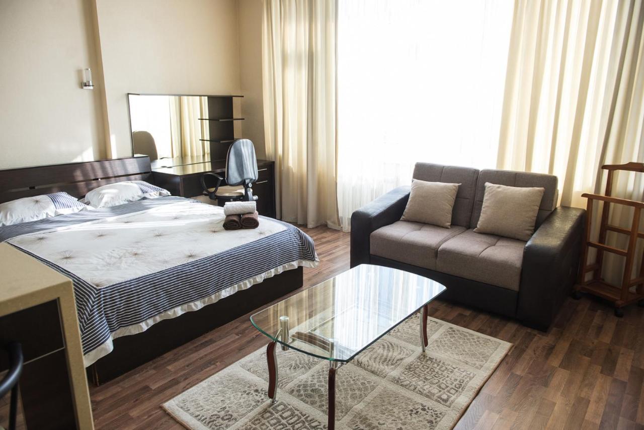 Apartment On Kunayeva 38 Шимкент Екстериор снимка