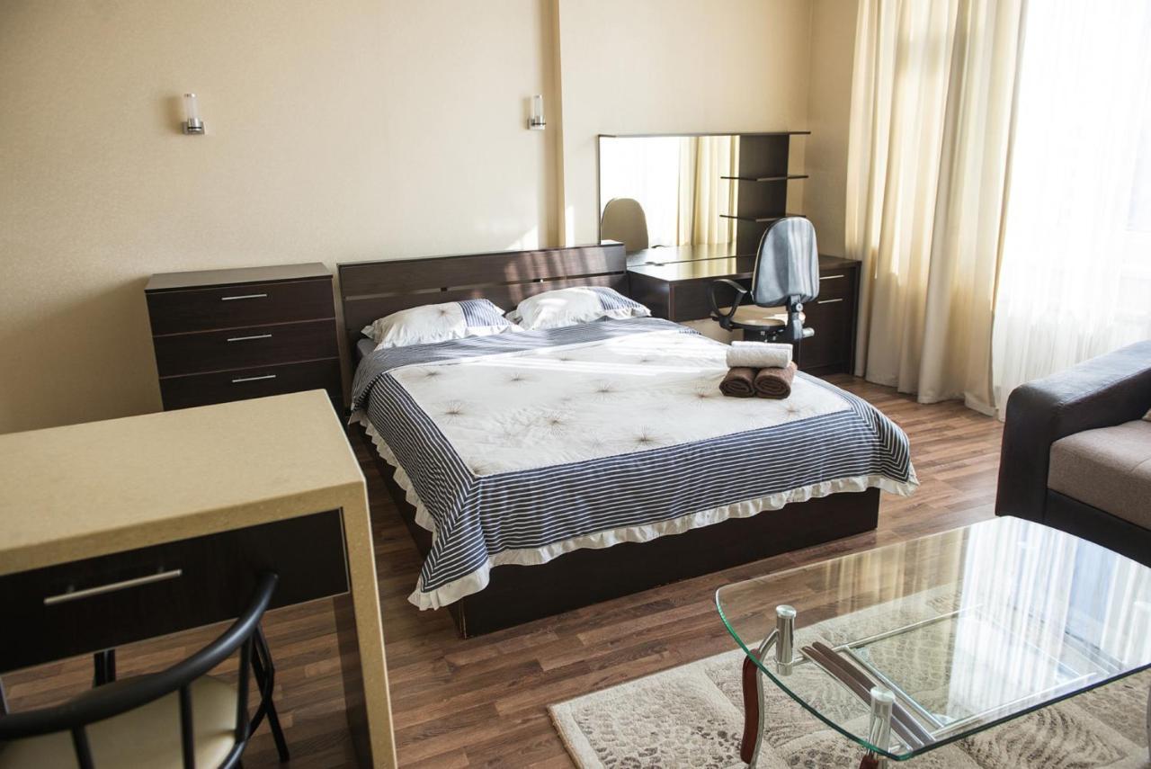 Apartment On Kunayeva 38 Шимкент Екстериор снимка